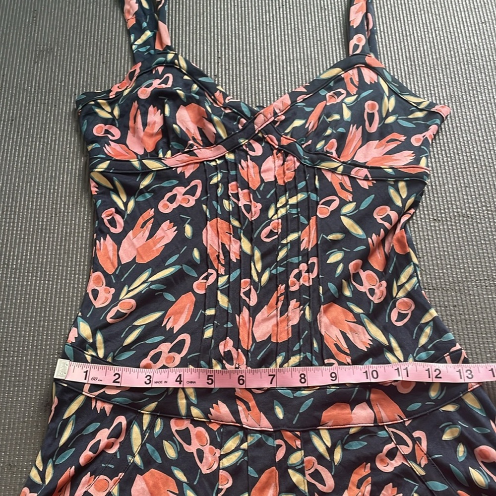 Marc Jacobs silk floral tulip dress altered structured style with button up back - Picture 10 of 11